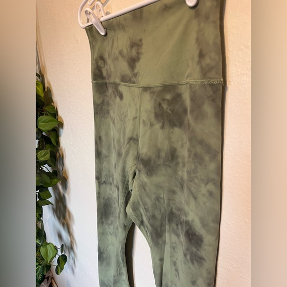 Lululemon Align crop legging size 6 - Picture 2 of 4